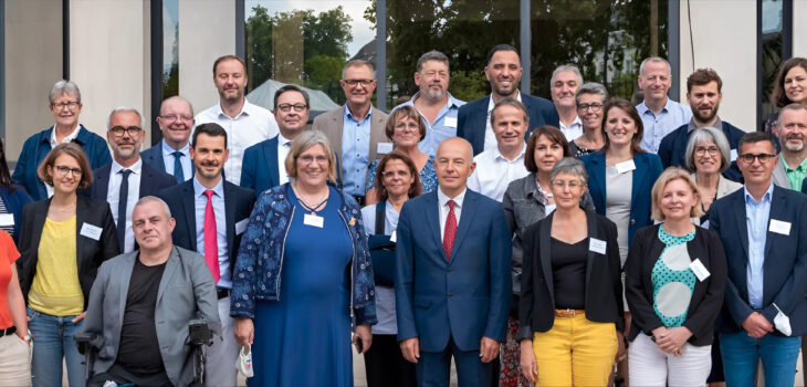 Les élu•es du groupe Loire-Atlantique à Gauche, devant l'Hôtel du Département