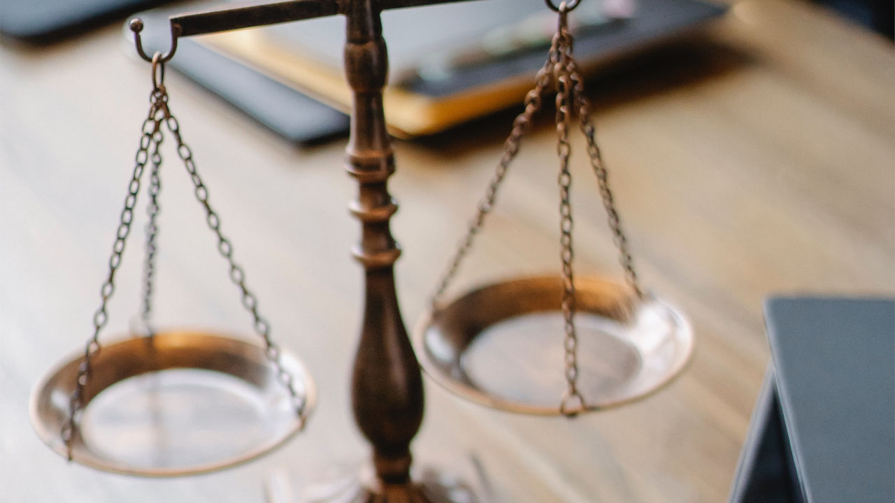 Balance représentant la justice.